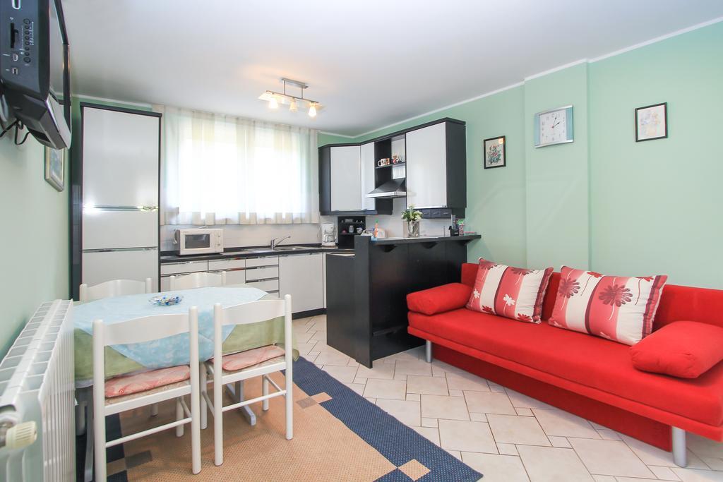 Apartments Silvia ポレッチ エクステリア 写真