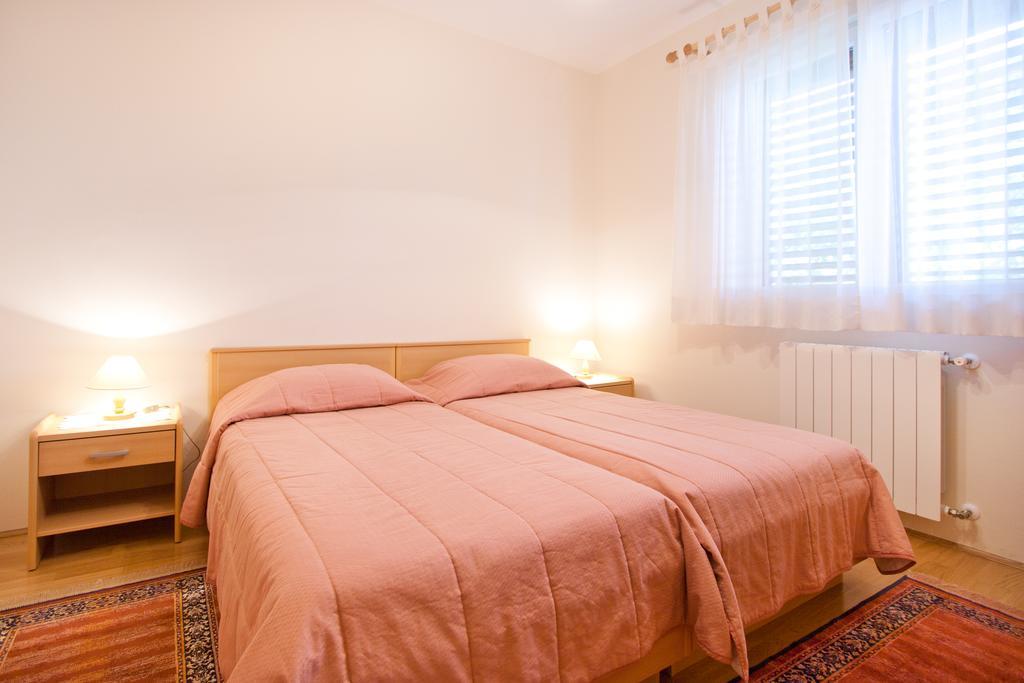 Apartments Silvia ポレッチ エクステリア 写真